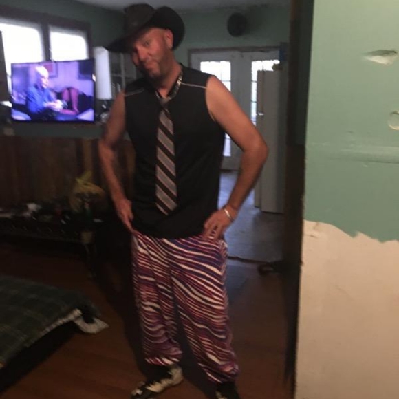 Meet your Posher, Josh - Picture 2 of 15